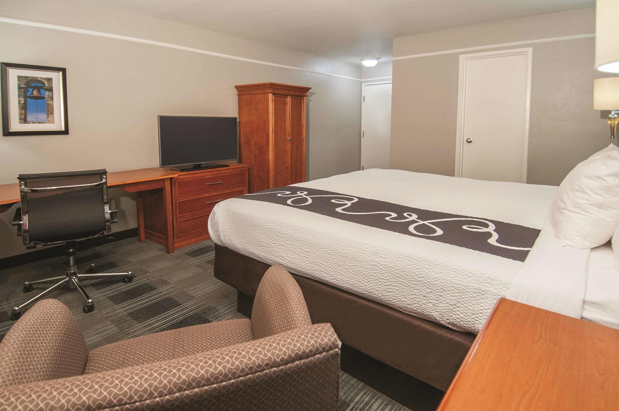 Hotel La Quinta By Wyndham Brooks Base San Antonio