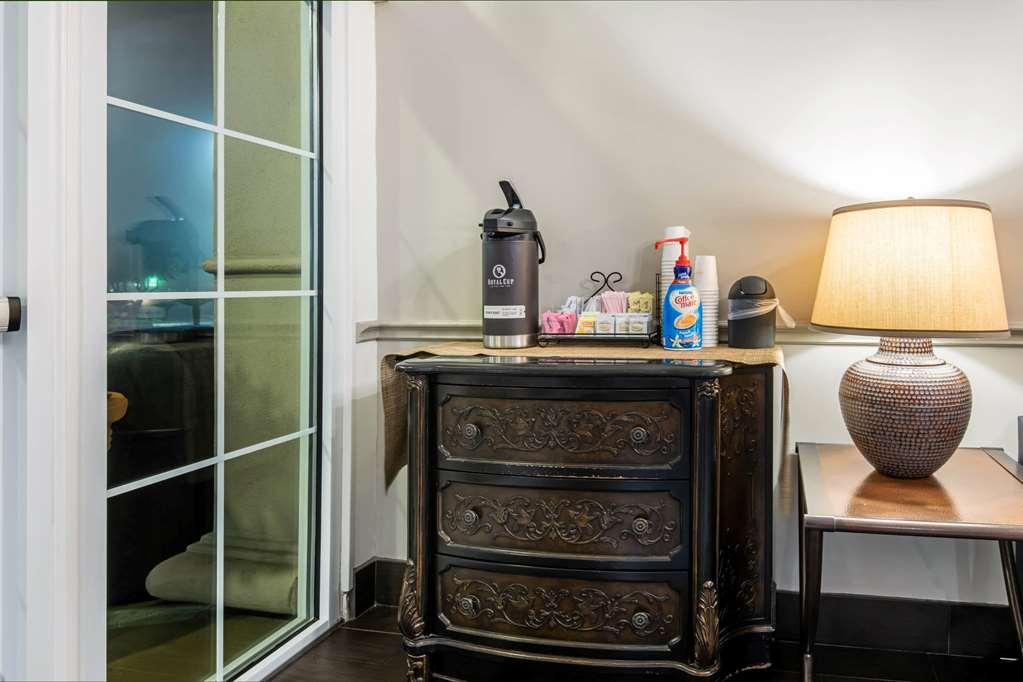 La Quinta By Wyndham Brooks Base Hotel San Antonio