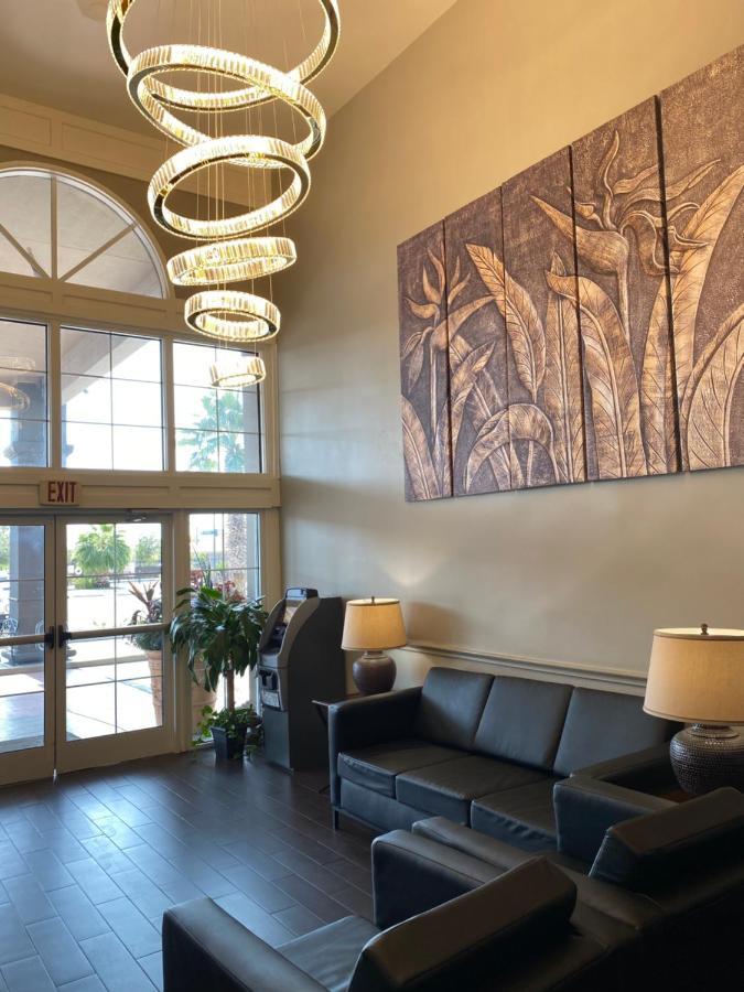 La Quinta By Wyndham Brooks Base